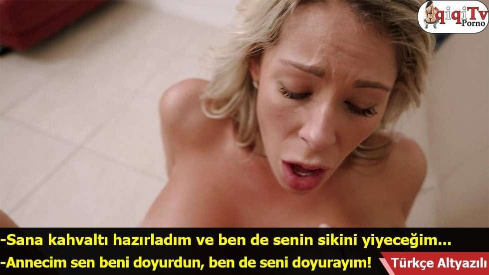 Arkadaşımın Annesini Kapıdan Gizlice Soyunurken İzledik