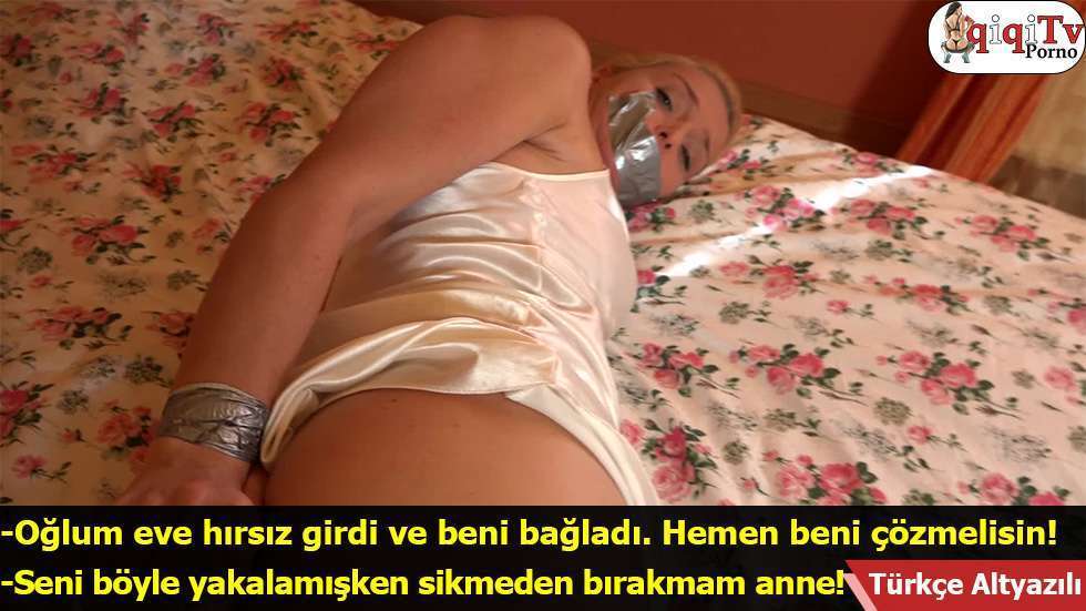 Masaja getirdiği karısının sikilmesini büyük zevkle izledi